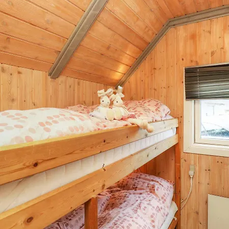 Holiday home Three-bedroom Holiday In 18 Blavand