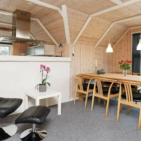 Three-bedroom Holiday In 18 * Blavand