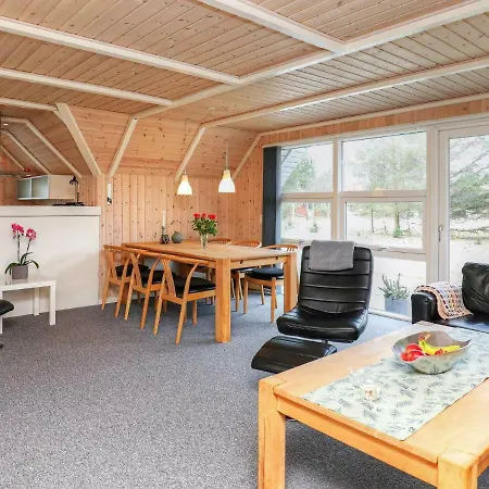 Three-bedroom Holiday In 18 Holiday home