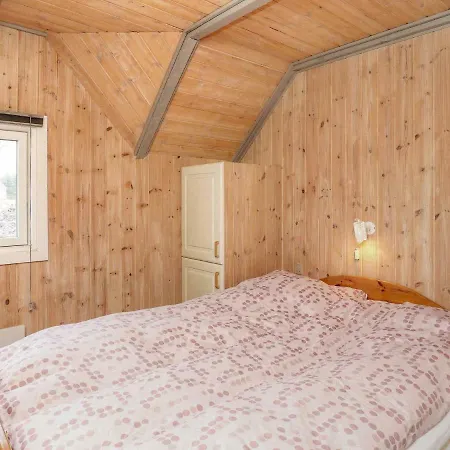Three-bedroom Holiday In 18 Holiday home
