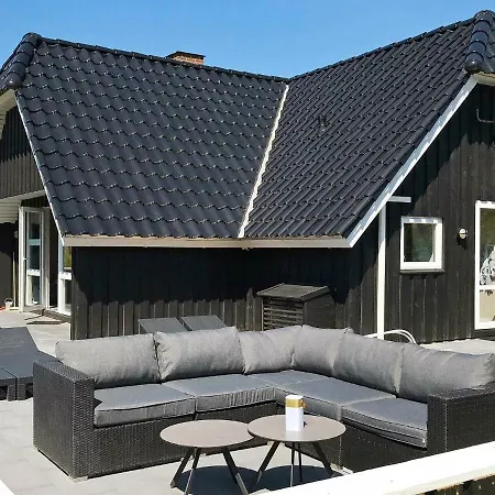 Holiday home Three-bedroom Holiday In 18 Blavand