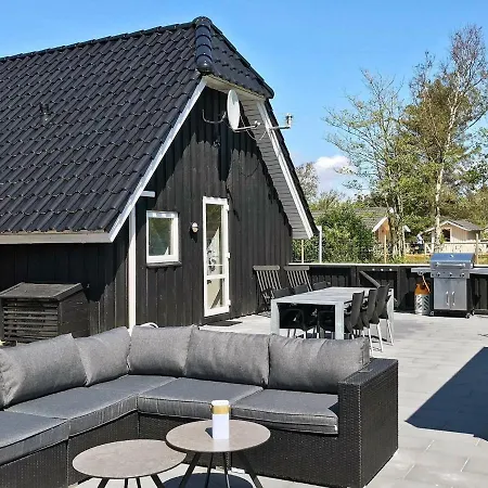 Three-bedroom Holiday In 18 Holiday home *