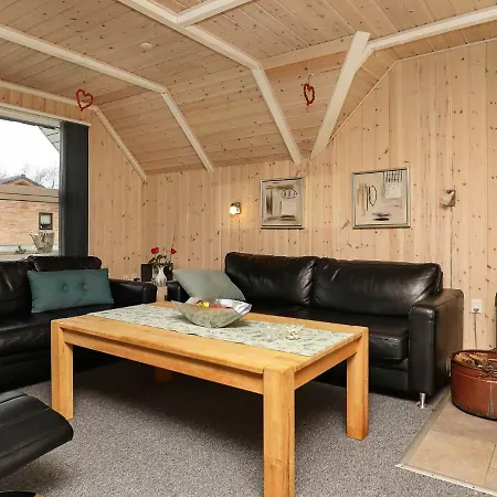 Holiday home Three-bedroom Holiday In 18 Blavand